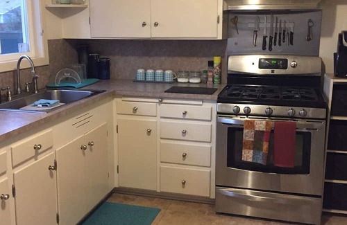 Lebanon Casa | Rachel’s Place. Cozy home centrally located in Lebanon.