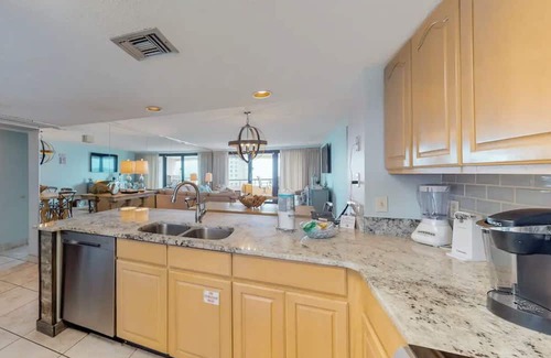 Miramar Beach Condominio | BEACH FRONT CONDO SLEEPS 8 WITH BEAUTIFUL VIEWS OF THE GULF IN MIRAMAR BEACH