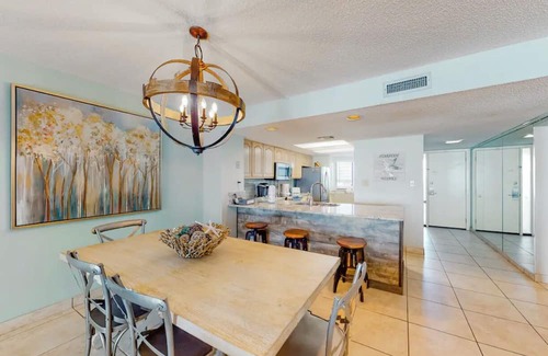 Miramar Beach Condominio | BEACH FRONT CONDO SLEEPS 8 WITH BEAUTIFUL VIEWS OF THE GULF IN MIRAMAR BEACH