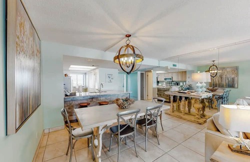 Miramar Beach Condominio | BEACH FRONT CONDO SLEEPS 8 WITH BEAUTIFUL VIEWS OF THE GULF IN MIRAMAR BEACH