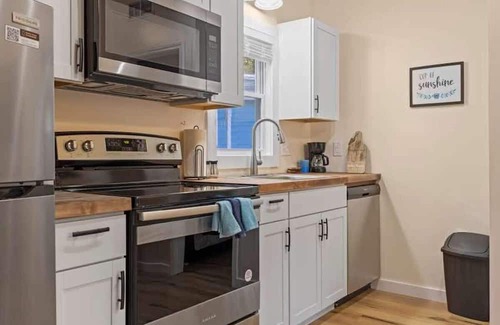 Hendersonville Casa | Sunshine Cottage~$375 Free Activities Daily