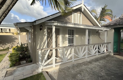 Rodney Bay Cabaña | Cozy Caribbean Cottage only a stone’s throw away from beach!