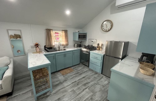 Rodney Bay Cabaña | Cozy Caribbean Cottage only a stone’s throw away from beach!