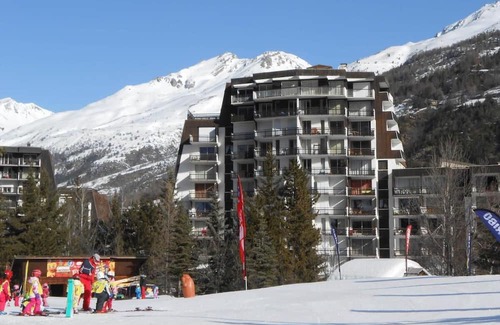 La Salle-les-Alpes Apartamento | 50m from resort center, 8th floor, view ski slopes, balcony, tv, ski locker, 38m², Serre Chevalier