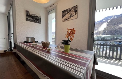 La Salle-les-Alpes Apartamento | 50m from resort center, 8th floor, view ski slopes, balcony, tv, ski locker, 38m², Serre Chevalier
