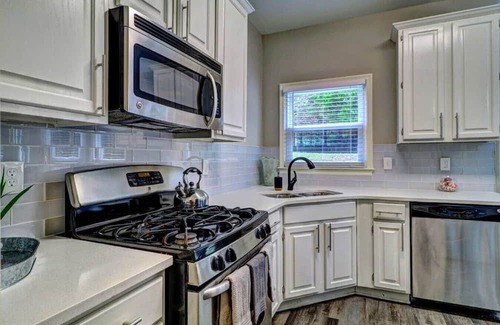 Johns Creek Casa | Victory Gate · ATH - Johns Creek-3BR-Fenced-Pet Friendly