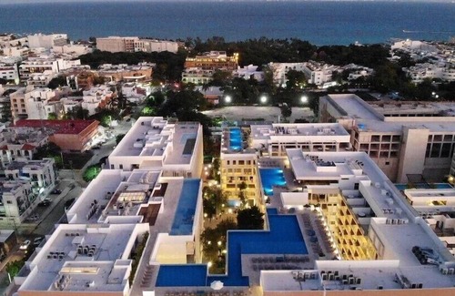 Gonzalo Guerrero Condominio | Luxury Beach Condo with 4 Rooftop Pools, huge Gym, Bar, Restaurant, kids club & Spa