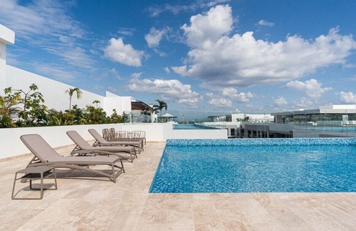 Gonzalo Guerrero Condominio | Luxury Beach Condo with 4 Rooftop Pools, huge Gym, Bar, Restaurant, kids club & Spa