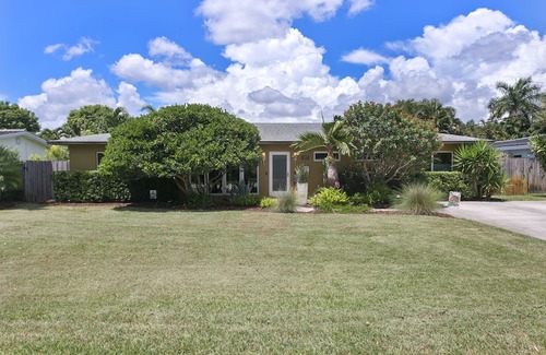 Wilton Manors Villa | BEAUTIFUL ZEN HOME WITH LARGE HEATED POOL & SPRING DISCOUNT!