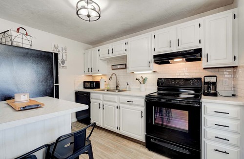 Bristol Condominio | Cozy updated Condo on Newfound Lake with water view