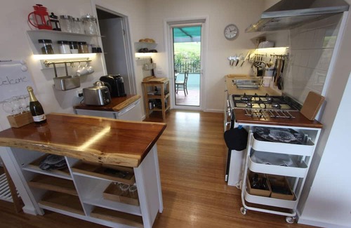 Woodbridge Apartamento | Delightful aspect at Birchs Bay with view to Bruny Island.