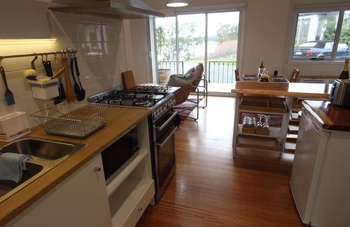 Woodbridge Apartamento | Delightful aspect at Birchs Bay with view to Bruny Island.