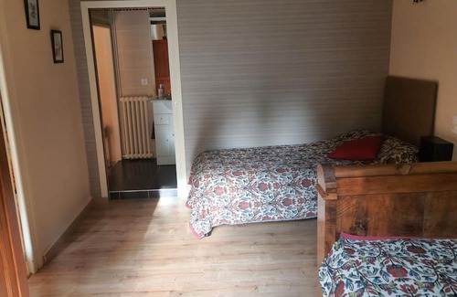 Reaux Cama Y Desayuno | Bed and Breakfast 'Le Vieux Noyer - Tilleul' con jardín compartido y Wi-Fi