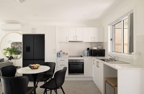 Brighton-le-Sands Casa | Beachside 2-Bed Home in Brighton-Le-Sand