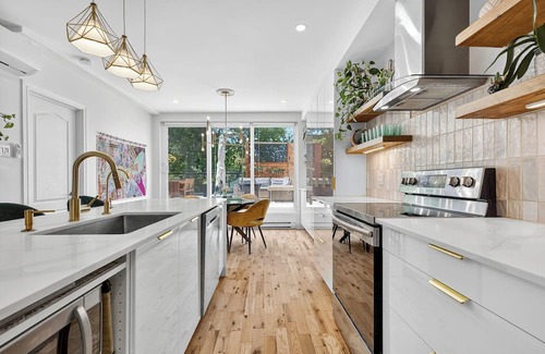 Montreal Condominio | Montreal gem: 3 bedroom home in Verdun with parking across from the water/trails