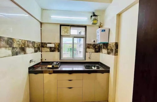 Kandivali East Chalet De Esquí | Urban Suite with Kitchenette at Malad West
