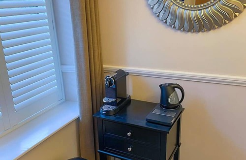 Padfield Apartamento | Located in the heart of Glossop in the High Peak, Westwood Boutique Aparthotel combines comfort with convenience. Set against the breathtaking backdrop of the Peak District.