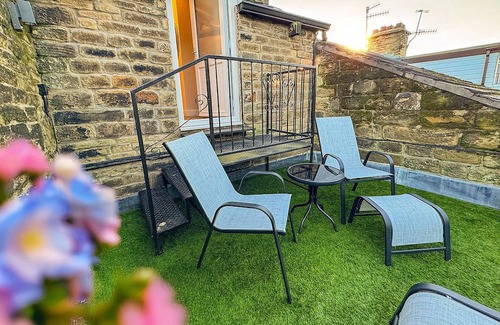 Padfield Apartamento | Located in the heart of Glossop in the High Peak, Westwood Boutique Aparthotel combines comfort with convenience. Set against the breath-taking backdrop of the Peak District.