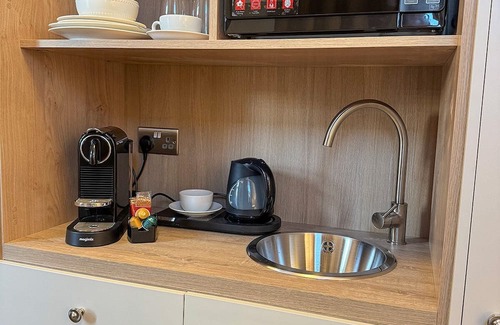 Padfield Apartamento | Located in the heart of Glossop in the High Peak, Westwood Boutique Aparthotel combines comfort with convenience. Set against the breathtaking backdrop of the Peak District.