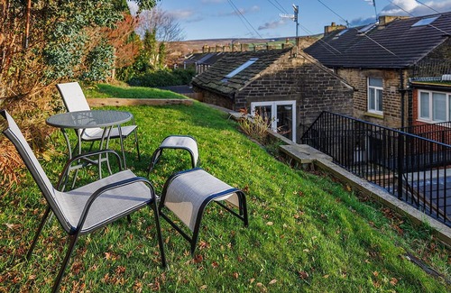 Padfield Apartamento | Located in the heart of Glossop in the High Peak, Westwood Boutique Aparthotel combines comfort with convenience. Set against the breathtaking backdrop of the Peak District.