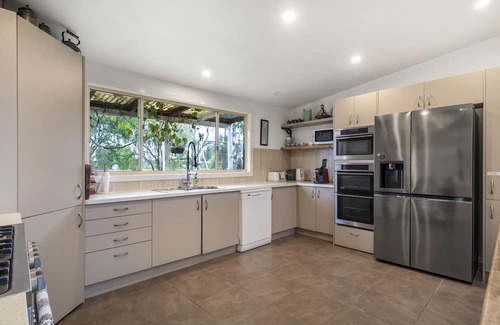 Fullerton Cove Casa | Willow Barn on 9 acres - Huge Swim Spa - Country Escape for Families and Groups