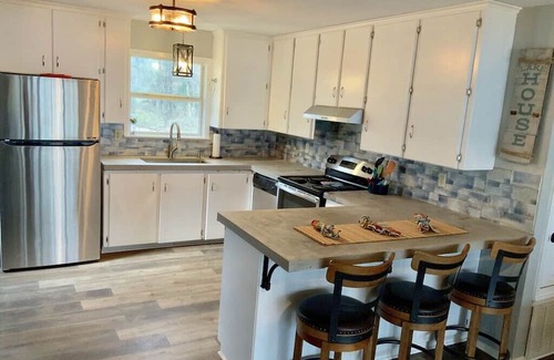 Dogwood Casa | Fireside & Faith cozy getaway on Lake Bob Sandlin