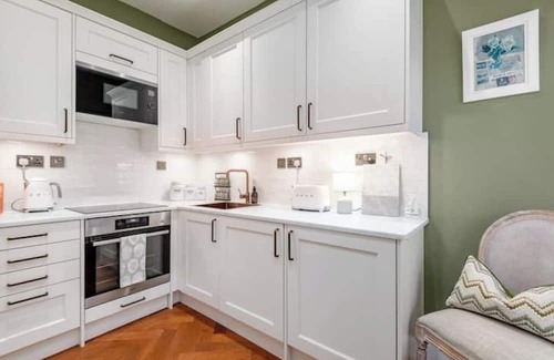 Laurieston Cabaña | Unique cottage in vibrant Grassmarket, Edinburgh