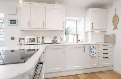 North Berwick Cabaña | Coastal Cottage in North Berwick with Garden & Golf Course Views