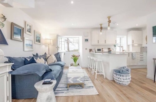 North Berwick Cabaña | Coastal Cottage in North Berwick with Garden & Golf Course Views