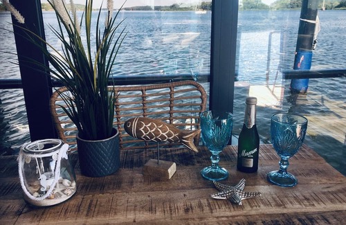 Luebeck Alquiler De Eote | Relax on the houseboat "Hafenprinz"