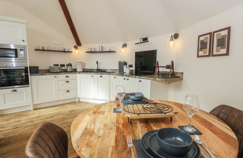 Cribyn Cabaña | YR AWEN - INSPIRATION, romantic, luxury holiday cottage in Lampeter
