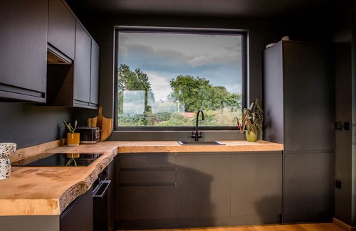 Farndon Cabaña | THE RED HOUSE, pet friendly, luxury holiday cottage in Farndon