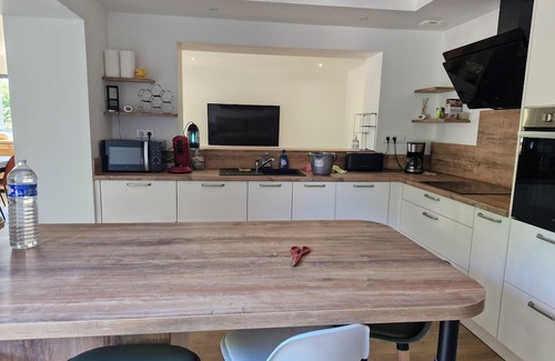 Saint-Nicolas-du-Pelem Casa | Quiet house. Pets welcome.