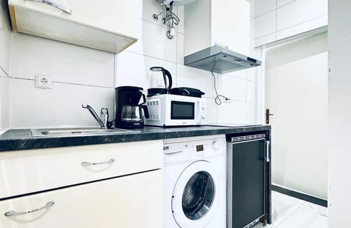 Klosterneuburg Apartamento | Affordable Studio with Kitchen & Private Bath – Central Location