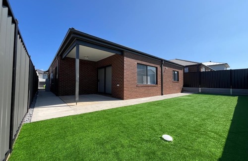 Kalkallo Casa | Perfect Family Home w Garage Near Parks & Donnybrook