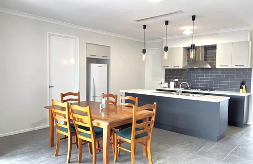 Kalkallo Casa | Perfect Family Home w Garage Near Parks & Donnybrook