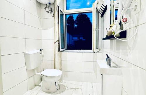 Klosterneuburg Apartamento | Compact Studio Apartment with Essentials, Ideal for 2 Guests