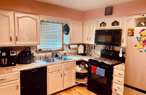 Clarksburg Casa | Single Family Home - Comfortable Two Bedroom -in Clarksburg