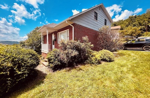 Clarksburg Casa | Single Family Home - Comfortable Two Bedroom -in Clarksburg