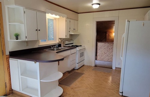 Valley Casa | Cozy House in Syracuse’s Valley Neighborhood