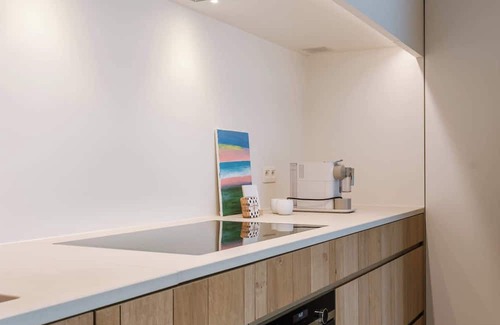 Lichtervelde Casa | Cozy Village Getaway with Garden views & Parking