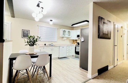 Prince Albert Casa | Soothing 3-bedroom 2-bathroom house with AC & play area in Prince Albert