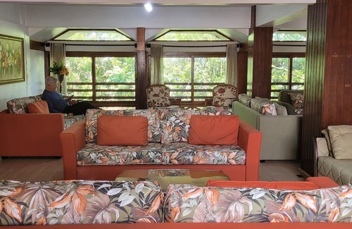Gramado Hotel | Pousada na Rua Torta, 2 bedrooms, swimming pool, fireplace, with free parking