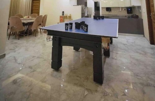 Zirakpur Apartamento | 3 Bhk Penthouse|Jacuzzi | Pool Table|The Opulence