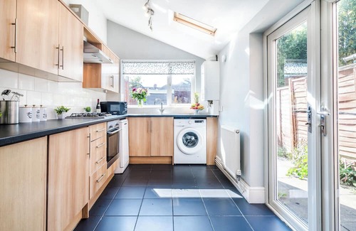 Bloxwich Casa | Cozy 4 bed house in Birmingham for trade stays