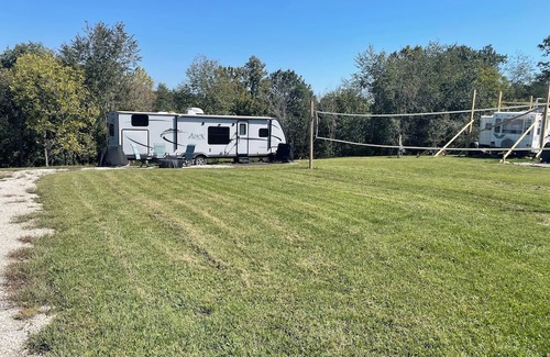 Se Ree Casa | Living the Lake Life 2 Bedroom Camper at Rough River Lake