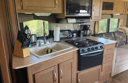 Se Ree Casa | Living the Lake Life 2 Bedroom Camper at Rough River Lake