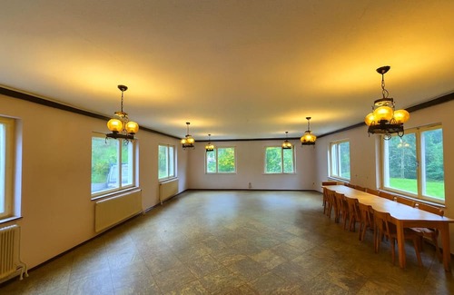 Aspangberg-Sankt Peter Chalet De Esquí | Mountain Residence in Austrian Alps for Skiing & Events, 1h to Vienna&Airport