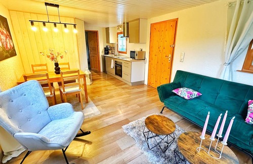 Rhodes Cabina | Blue house just 2 minutes from the Parc Animalier de Saint Croix!