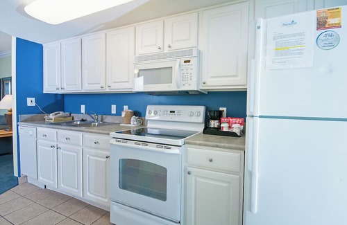 Myrtle Beach Hotel | Refreshing Beach Stay w/ Ocean Views, Near Local Dining - 4 Units w/ Balcony